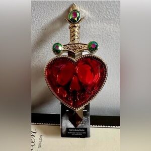 Bath & Body Works 2025 Evil Queen Pierced Heart Wallflower Nightlight